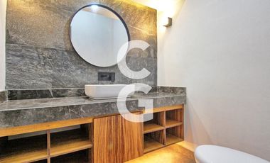 Casa en Venta en Cancun en Residencial Lagos del Sol con Alberca y Terraza Amplia