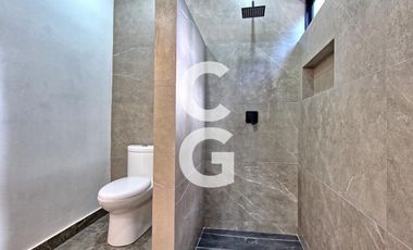 Casa en Venta en Cancun en Residencial Lagos del Sol con Alberca y Terraza Amplia