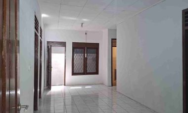 DI SEWAKAN RUMAH  BARU DIRENOVASI SIAP HUNI DAN NYAMAN LOKASI DI DURI KEPA JAKARTA BARAT