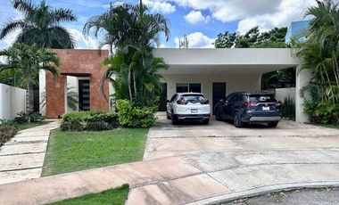 Residencia en venta en la privada Club de Golf