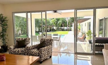 Residencia en venta en la privada Club de Golf