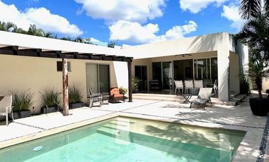 Residencia en venta en la privada Club de Golf