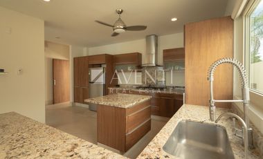 Casa en Venta, Los Canales, Puerto Cancún, Cancún