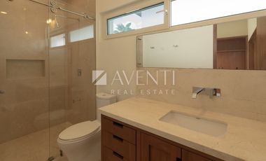 Casa en Venta, Los Canales, Puerto Cancún, Cancún