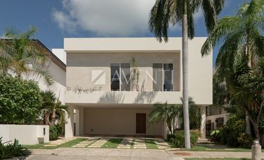 Casa en Venta, Los Canales, Puerto Cancún, Cancún