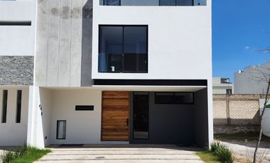 Casa nueva en venta de 5 recamaras en Solares Residencial Zapopan