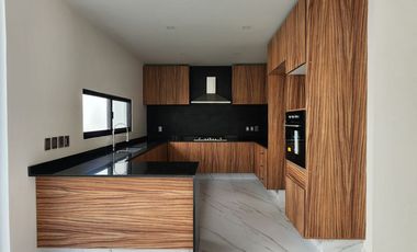 Casa nueva en venta de 5 recamaras en Solares Residencial Zapopan