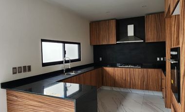 Casa nueva en venta de 5 recamaras en Solares Residencial Zapopan