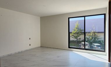 Casa nueva en venta de 5 recamaras en Solares Residencial Zapopan