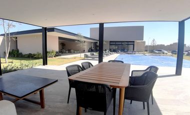 Casa nueva en venta de 5 recamaras en Solares Residencial Zapopan