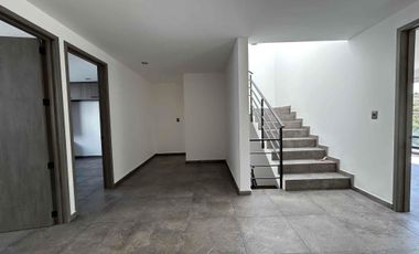 CASA EN RENTA ZONA CHEDRAUI CASCATTA LOMAS DE ANGELÓPOLIS