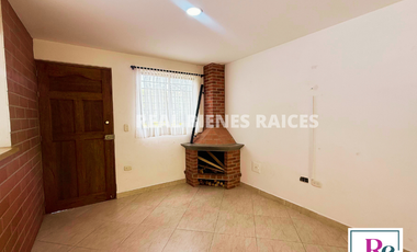 ¡Se vende hermosa casa en unidad abierta!