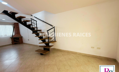 ¡Se vende hermosa casa en unidad abierta!