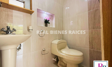¡Se vende hermosa casa en unidad abierta!