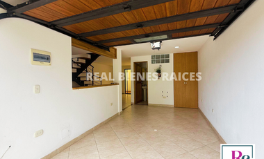 ¡Se vende hermosa casa en unidad abierta!