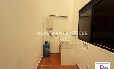 ¡Se vende hermosa casa en unidad abierta!