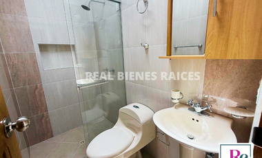 ¡Se vende hermosa casa en unidad abierta!