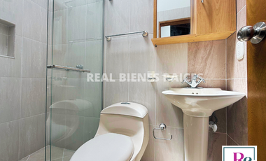 ¡Se vende hermosa casa en unidad abierta!