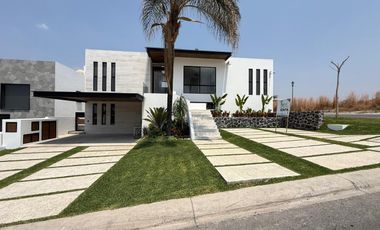 CASA EN VENTA EN FRACCIONAMIENTO LOMAS DE COCOYOC MORELOS