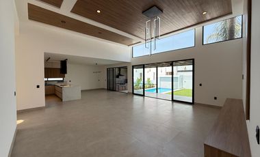 CASA EN VENTA EN FRACCIONAMIENTO LOMAS DE COCOYOC MORELOS