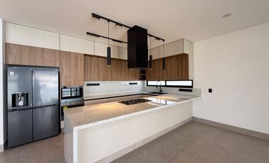 CASA EN VENTA EN FRACCIONAMIENTO LOMAS DE COCOYOC MORELOS