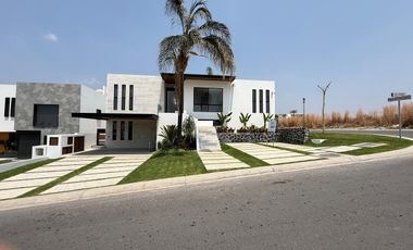 CASA EN VENTA EN FRACCIONAMIENTO LOMAS DE COCOYOC MORELOS