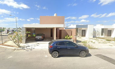 CASA EN VENTA CON ALBERCA EN MERIDA YUCATAN DE REMATE