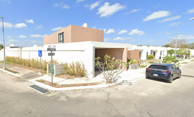 CASA EN VENTA CON ALBERCA EN MERIDA YUCATAN DE REMATE