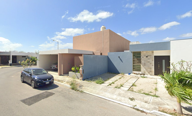 CASA EN VENTA CON ALBERCA EN MERIDA YUCATAN DE REMATE