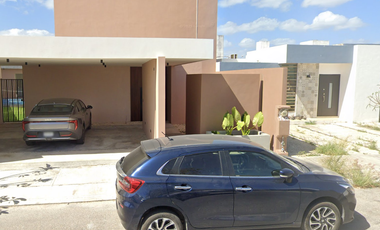 CASA EN VENTA CON ALBERCA EN MERIDA YUCATAN DE REMATE