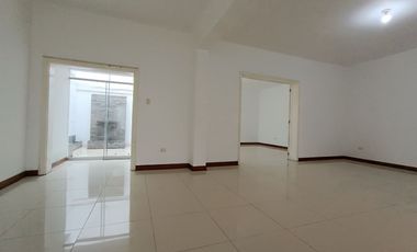 Alquiler De Residencia Amplia Y En Perfecto Estado, En San Isidro