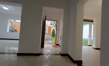 Alquiler De Residencia Amplia Y En Perfecto Estado, En San Isidro