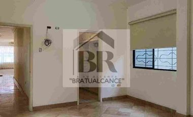 Urdesa Central – Alquilo casa amplia con suite y Terraza amplia excelente garaje para 2 carros