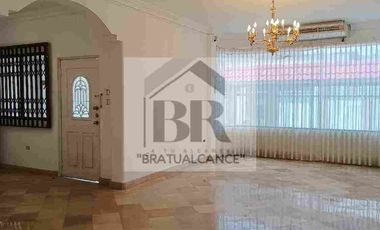 Urdesa Central – Alquilo casa amplia con suite y Terraza amplia excelente garaje para 2 carros