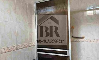 Urdesa Central – Alquilo casa amplia con suite y Terraza amplia excelente garaje para 2 carros