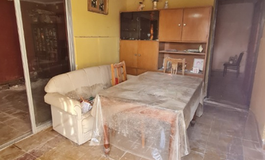 VENTA CASA A REFACCIONAR SOBRE GRAN TERRENO MÁS DE 1000m2 A METROS DE AVENIDA LUJÁN SANTO TOMÉ