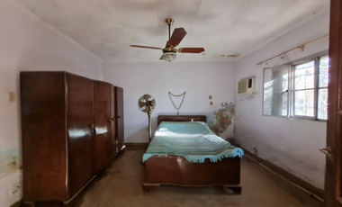 VENTA CASA A REFACCIONAR SOBRE GRAN TERRENO MÁS DE 1000m2 A METROS DE AVENIDA LUJÁN SANTO TOMÉ