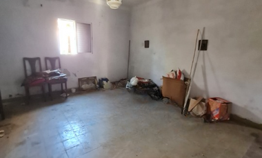 VENTA CASA A REFACCIONAR SOBRE GRAN TERRENO MÁS DE 1000m2 A METROS DE AVENIDA LUJÁN SANTO TOMÉ