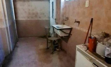 VENTA CASA A REFACCIONAR SOBRE GRAN TERRENO MÁS DE 1000m2 A METROS DE AVENIDA LUJÁN SANTO TOMÉ