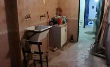 VENTA CASA A REFACCIONAR SOBRE GRAN TERRENO MÁS DE 1000m2 A METROS DE AVENIDA LUJÁN SANTO TOMÉ