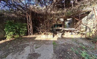 VENTA CASA A REFACCIONAR SOBRE GRAN TERRENO MÁS DE 1000m2 A METROS DE AVENIDA LUJÁN SANTO TOMÉ