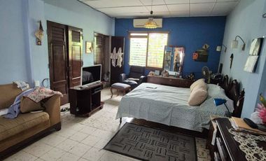 Departamento en Alquiler en Urdesa Central, Planta Baja, 2 Habitaciones, 2 Baños, Garaje, Sin Amoblar