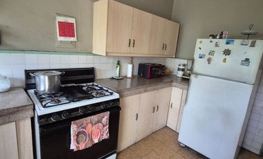 Departamento en Alquiler en Urdesa Central, Planta Baja, 2 Habitaciones, 2 Baños, Garaje, Sin Amoblar