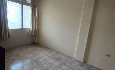 Departamento en Alquiler en Urdesa Central, Planta Baja, 2 Habitaciones, 2 Baños, Garaje, Sin Amoblar