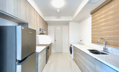 Fully Furnished 2 Bed Unit with Bay View For Rent