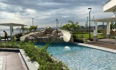 Fully Furnished 2 Bed Unit with Bay View For Rent