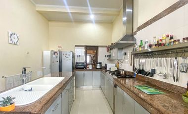 FOR SALE – CLASSIC MODERN 2-STOREY HOUSE IN UNGASAN, SOUTH KUTA, BALI Elegant Design - Private Pool - Prime Location Near Melasti & GWK