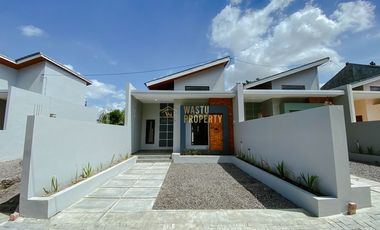 RUMAH SIAP HUNI, TANAH LUAS, 6 MENIT DARI RS BHAYANGKARA