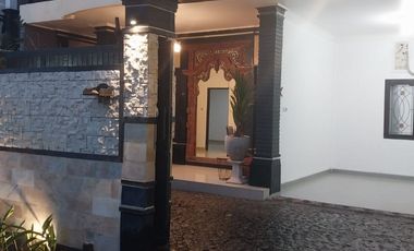 Rumah Nyaman 5 Kamar tidur dekat Kerobokan Badung Bali