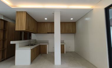 60M Two Storey Residential Unit with Attic and 4 Bedrooms for sale in Merville Paranaque City-JCR